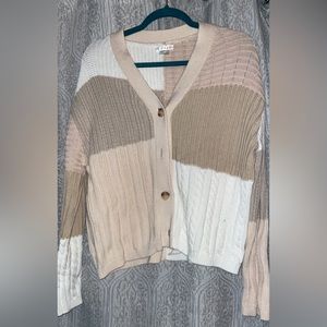 ☀️Venus Sweater NWOT☀️